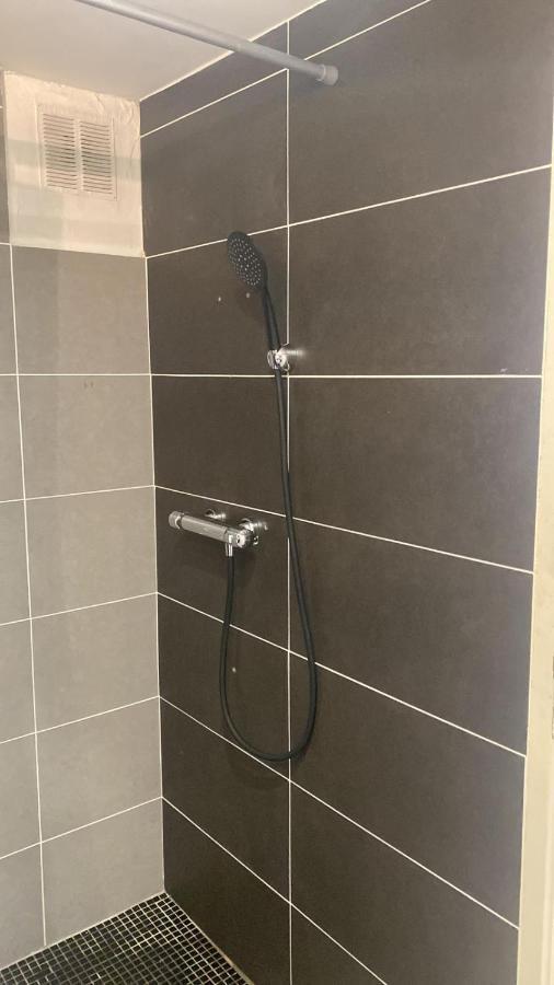 Studio - Carre De Soie Vaulx En Velin Luaran gambar