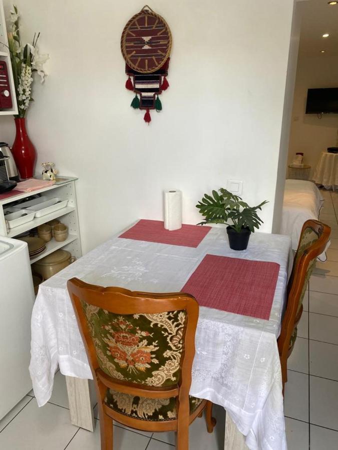 Studio - Carre De Soie Vaulx En Velin Luaran gambar